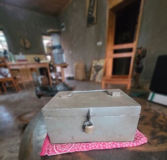 A photo of an old lockbox.